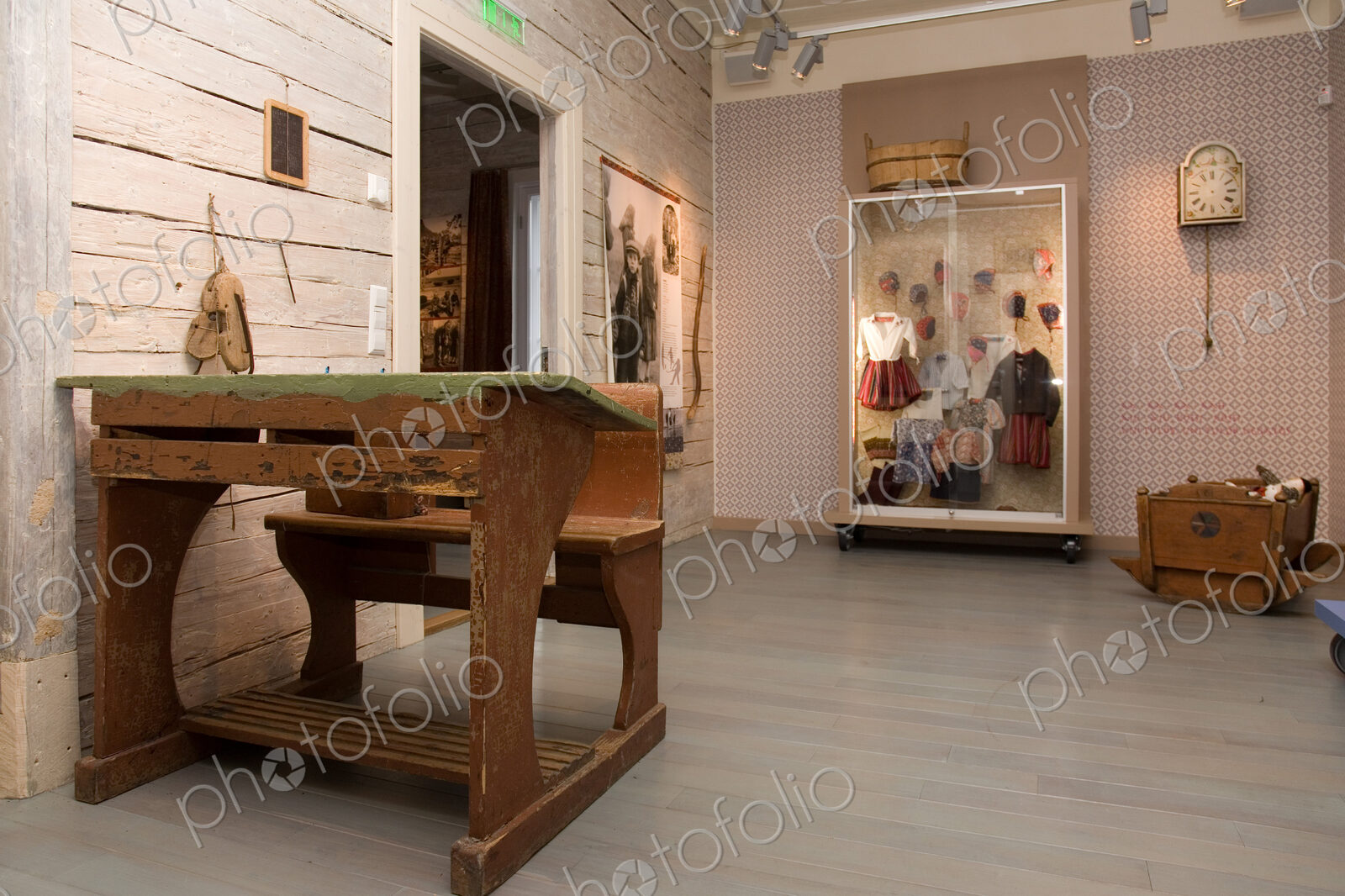 A hotel with old fashioned retro styled rooms, and rustic objects.