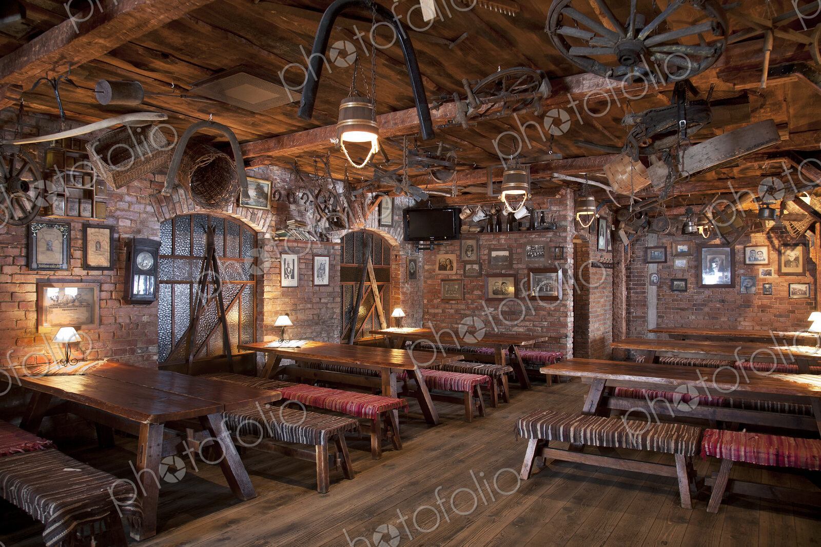 A hotel with old fashioned retro styled rooms, and rustic objects, cafe with tables…