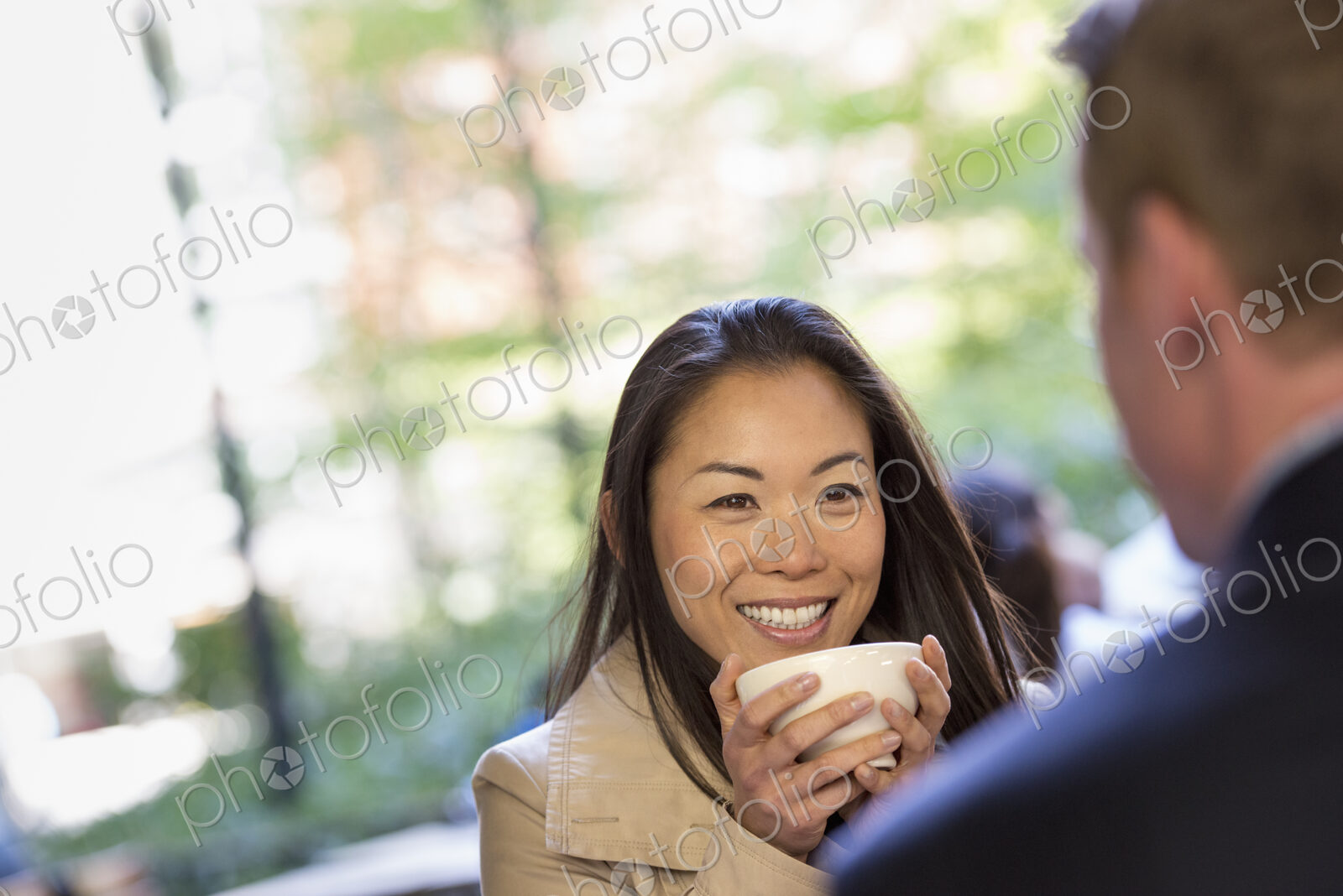A man and woman sitting in a coffee shop.