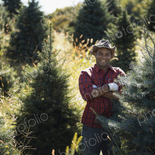 A man wearing a checked shirt and large brimmed hat in a plantation of organic…