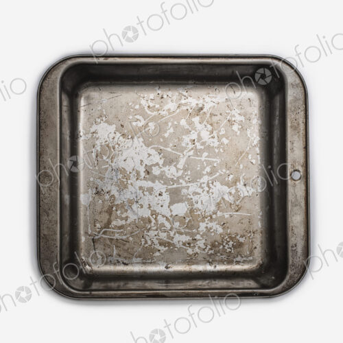 A well used, seasoned baking tray. Cookware. A square baking cake tin 9 inches square.…