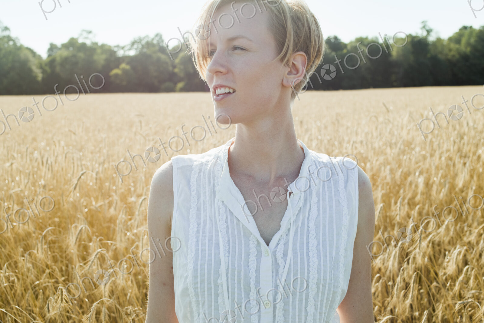 A young woman standing in a cornfield looking around her,