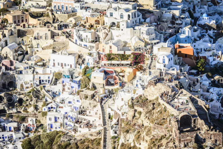 Aerial view of city on hillside, Oia, Egeo, Greece