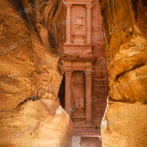 Al Khazneh building carved into cliff face, Petra, Jordan, Jordan Al Khazneh building carved into cliff face, Petra, Jordan, Jordan