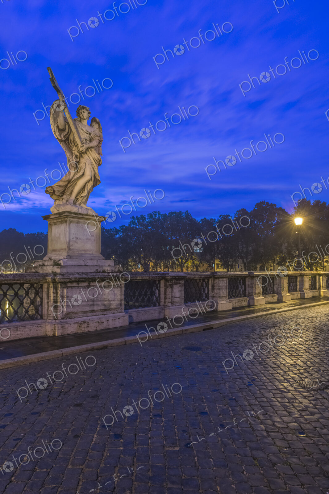An angel statue on the bridge Ponte Sant’Angelo, at dusk
