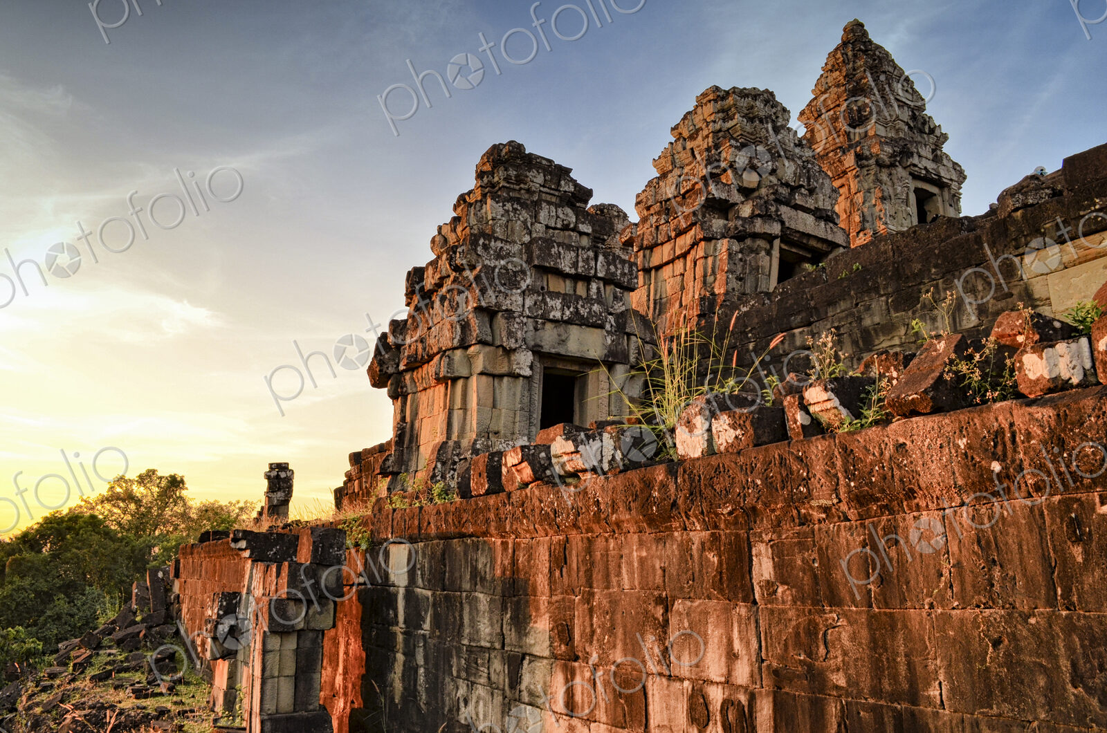 Ankor Wat, a 12th century historic Khmer temple and UNESCO world heritage site. Arches…