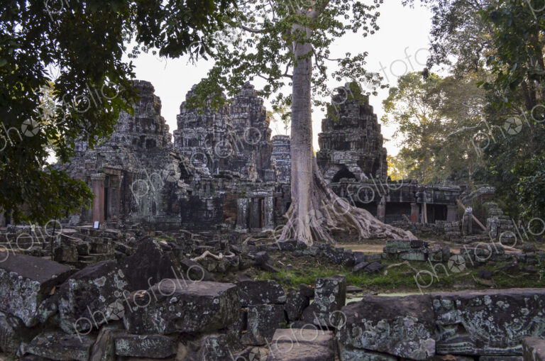 Ankor Wat, a 12th century historic Khmer temple and UNESCO world heritage site. Arches…