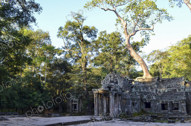 Ankor Wat, a 12th century historic Khmer temple and UNESCO world heritage site. Arches…