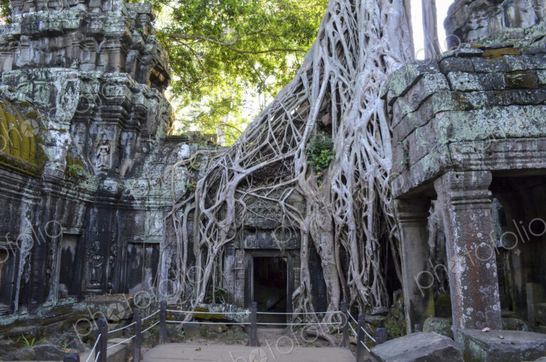 Ankor Wat, a 12th century historic Khmer temple and UNESCO world heritage site. Arches…
