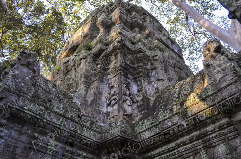 Ankor Wat, a 12th century historic Khmer temple and UNESCO world heritage site. Arches…