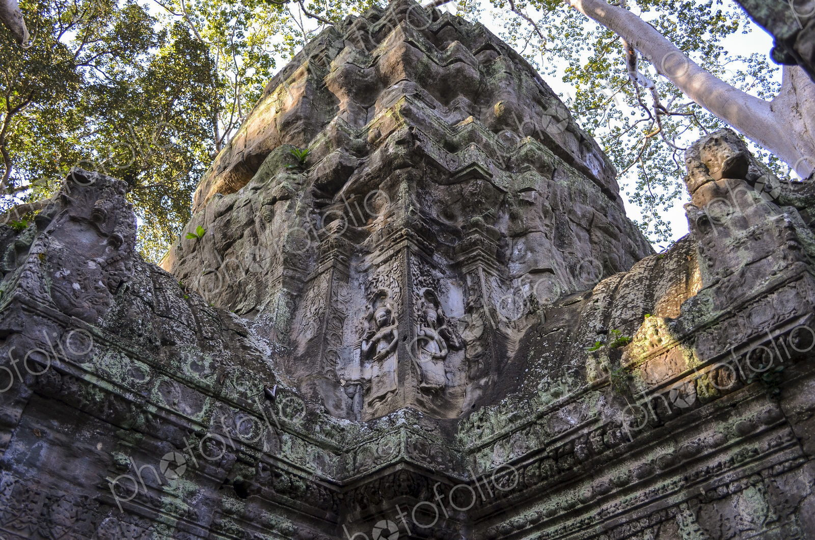 Ankor Wat, a 12th century historic Khmer temple and UNESCO world heritage site. Arches…