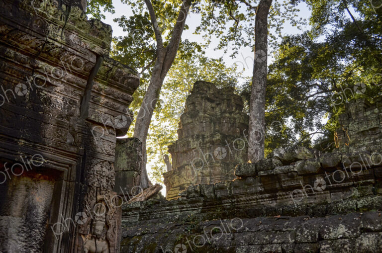Ankor Wat, a 12th century historic Khmer temple and UNESCO world heritage site. Arches…