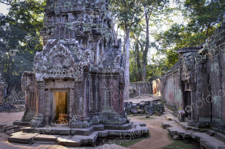 Ankor Wat, a 12th century historic Khmer temple and UNESCO world heritage site. Arches…