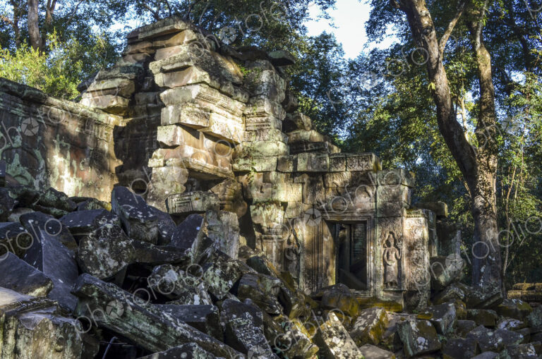 Ankor Wat, a 12th century historic Khmer temple and UNESCO world heritage site. Arches…
