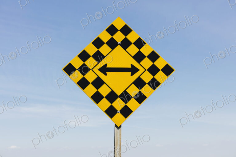 Arrow intersection sign