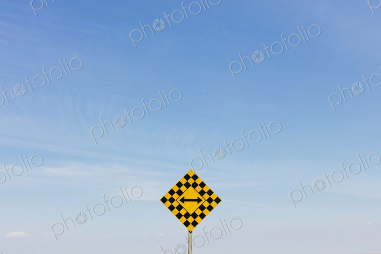 Arrow intersection sign