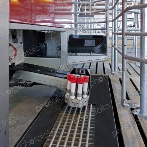 Automatic Milking Machine Automatic Milking Machine