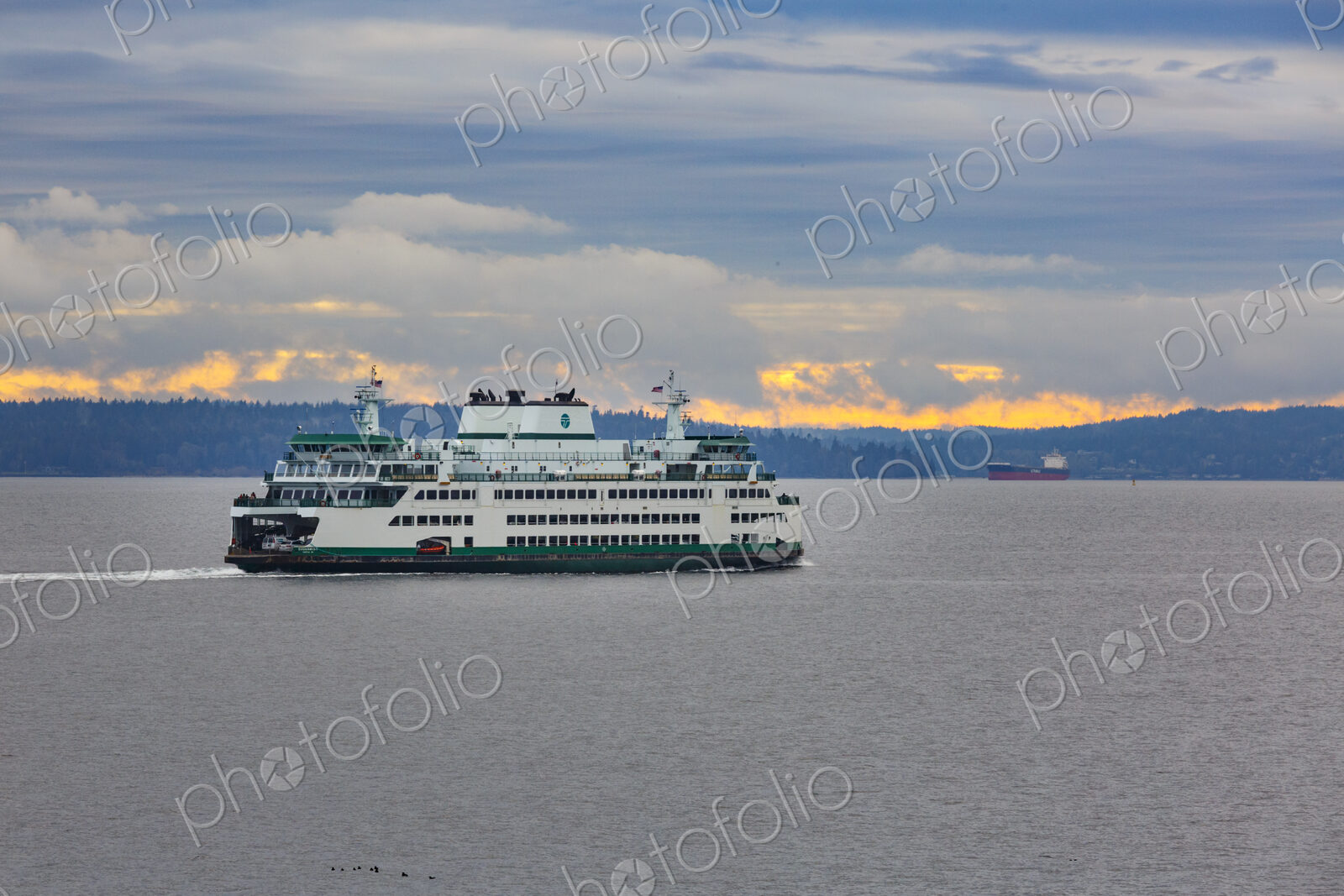 Bainbridge Island to Seattle ferry on Elliott Bay with Mount Rainier in the distant…