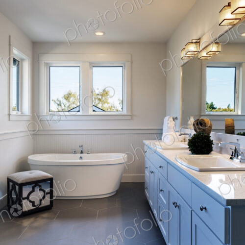 Bathtub and sinks in bathroom