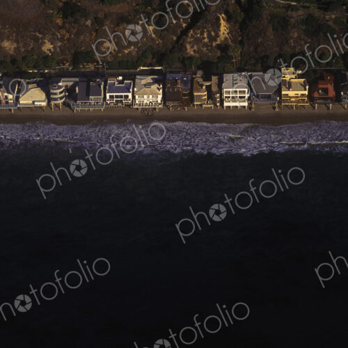Beach Homes on California Coast Near Malibu Beach Homes on California Coast Near Malibu