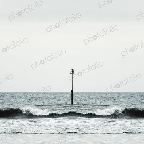 Beacon and Ocean Waves Beacon and Ocean Waves