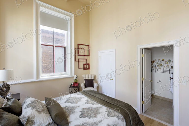 Bed and ensuite bathroom in bedroom