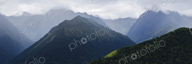 Belang mountains, the steep peaks of the mountain range, mist low over the tops.