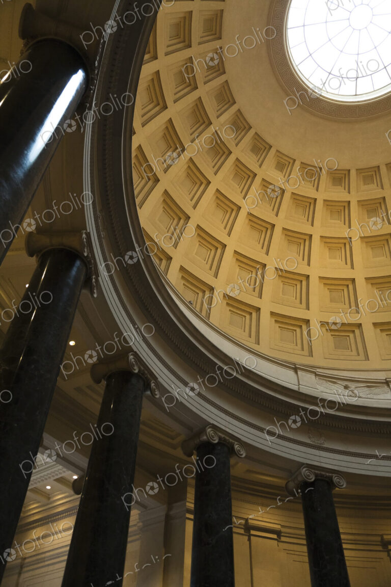 Black Marble Columns In Rotunda