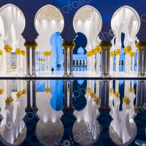 Blue and white Sheikh Zayed Mosque at dusk, Abu Dhabi, United Arab Emirates. Blue and white Sheikh Zayed Mosque at dusk, Abu Dhabi, United Arab Emirates.