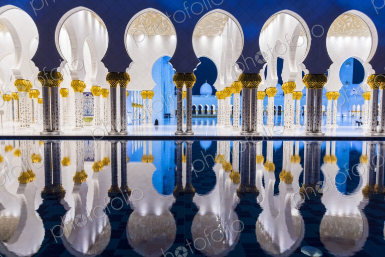 Blue and white Sheikh Zayed Mosque at dusk, Abu Dhabi, United Arab Emirates.