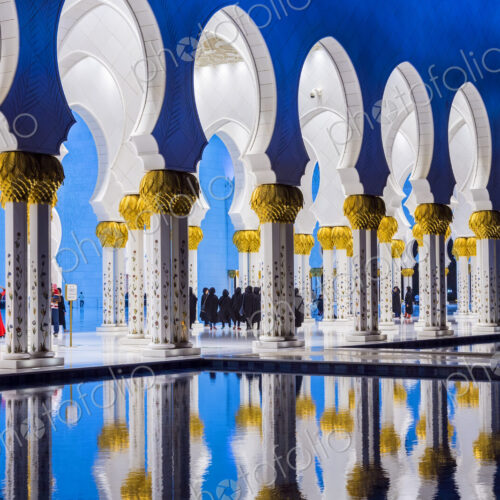 Blue and white Sheikh Zayed Mosque at dusk, Abu Dhabi, United Arab Emirates. Blue and white Sheikh Zayed Mosque at dusk, Abu Dhabi, United Arab Emirates.