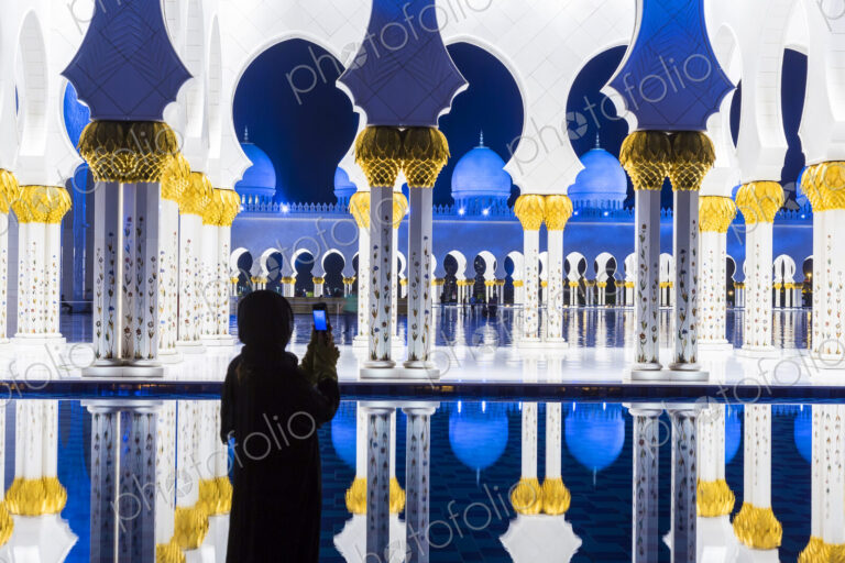 Blue and white Sheikh Zayed Mosque at dusk, Abu Dhabi, United Arab Emirates.