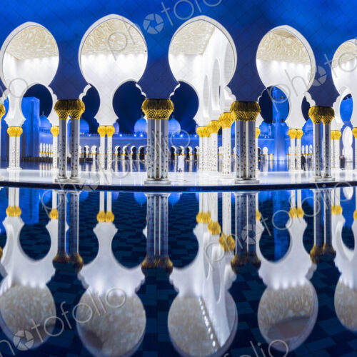 Blue and white Sheikh Zayed Mosque at dusk, Abu Dhabi, United Arab Emirates. Blue and white Sheikh Zayed Mosque at dusk, Abu Dhabi, United Arab Emirates.