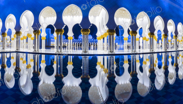 Blue and white Sheikh Zayed Mosque at dusk, Abu Dhabi, United Arab Emirates.