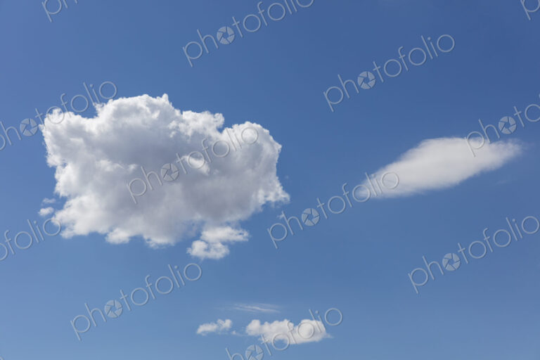 Blue sky and cumulus clouds, light clouds.