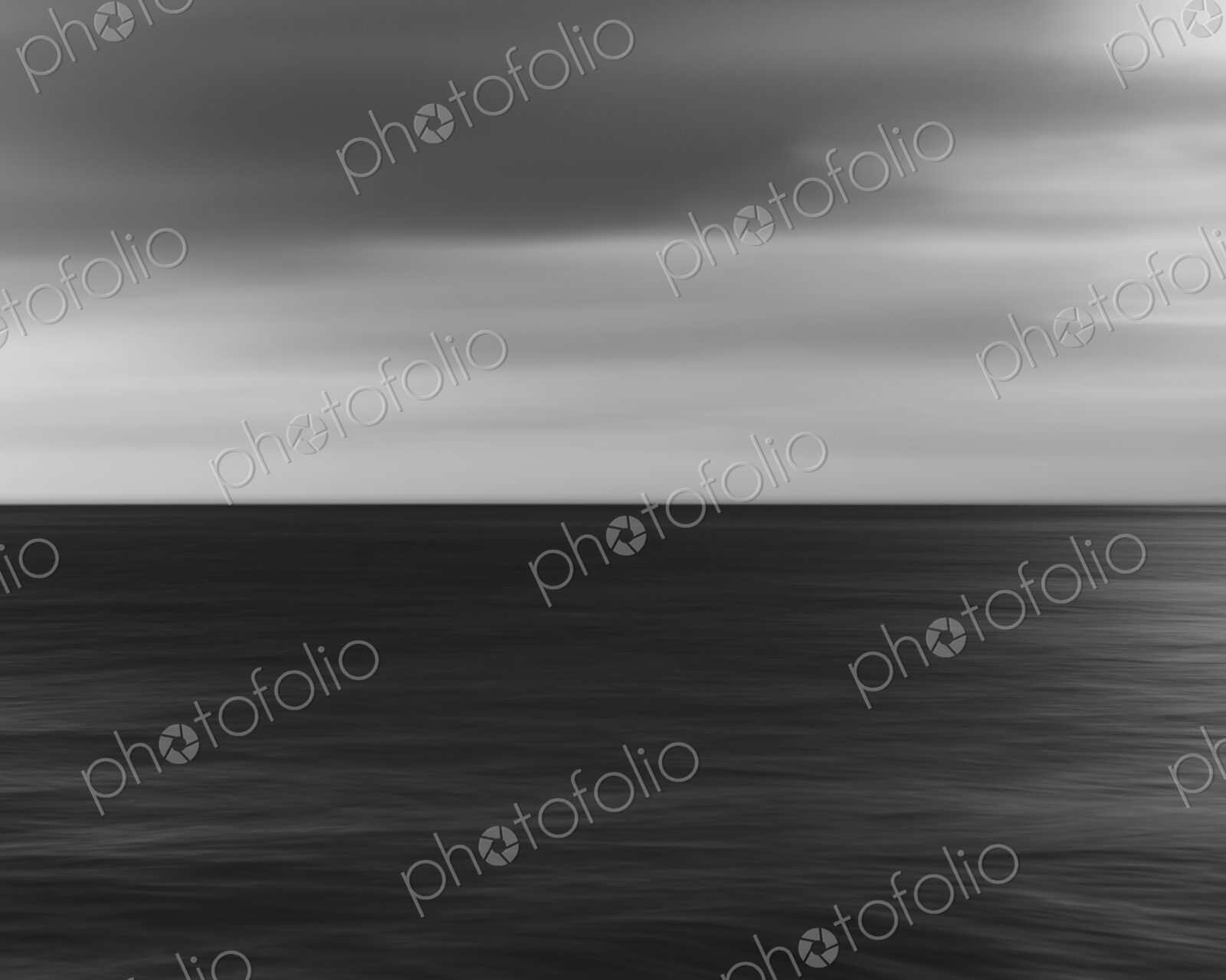 Blurred motion, the sea at dusk.