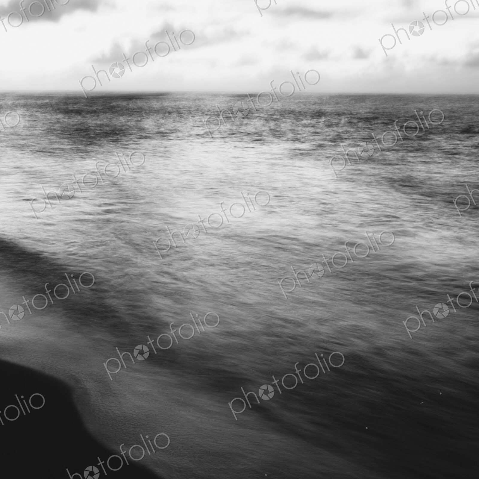Blurred motion, the surface of the sea at dawn.