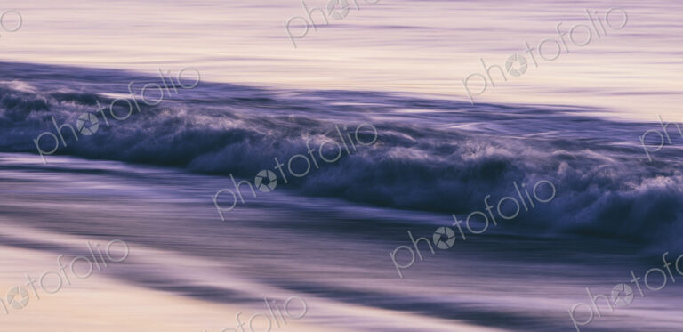 Breaking waves on the sea shore
