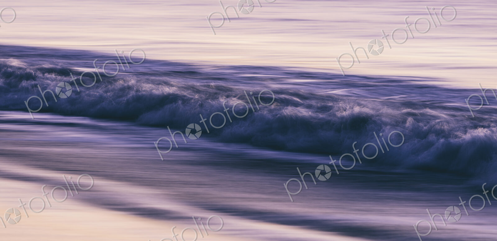 Breaking waves on the sea shore