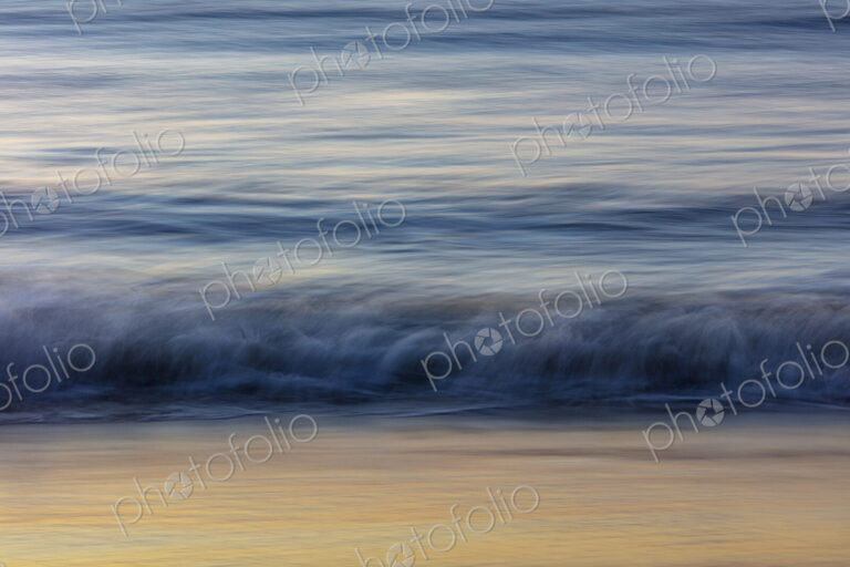 Breaking waves on the sea shore