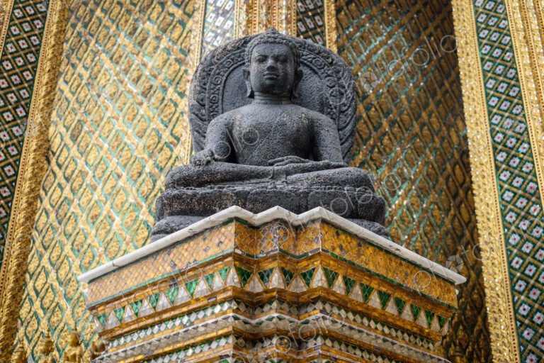 Buddha statue in Wat Phra Kaew.