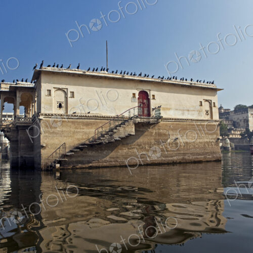 Building on Lake Pichola, India Building on Lake Pichola, India