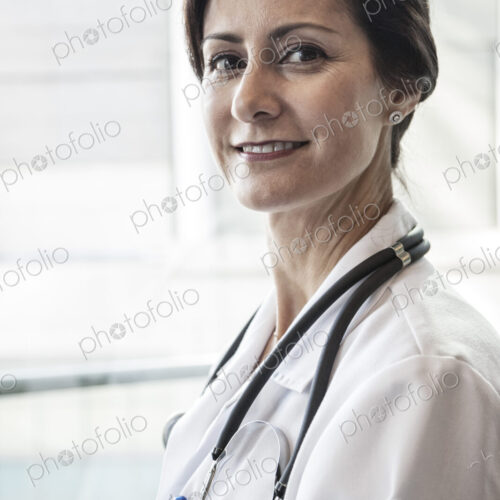 Caucasian female doctor in lab coat with stethescope.