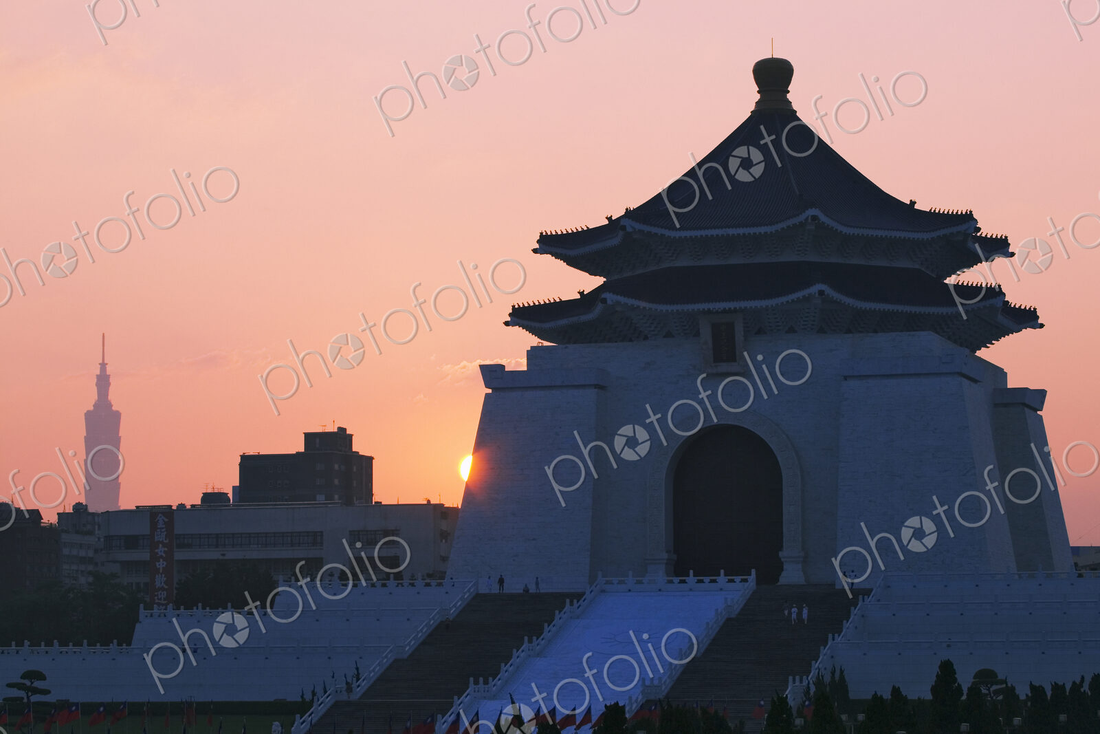 Chiang Kai-shek Memorial Hall at Sunrise