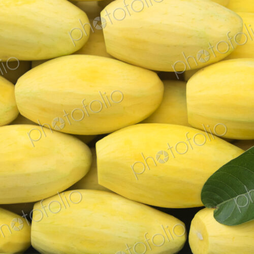 Close up of pile of fresh peeled mangos