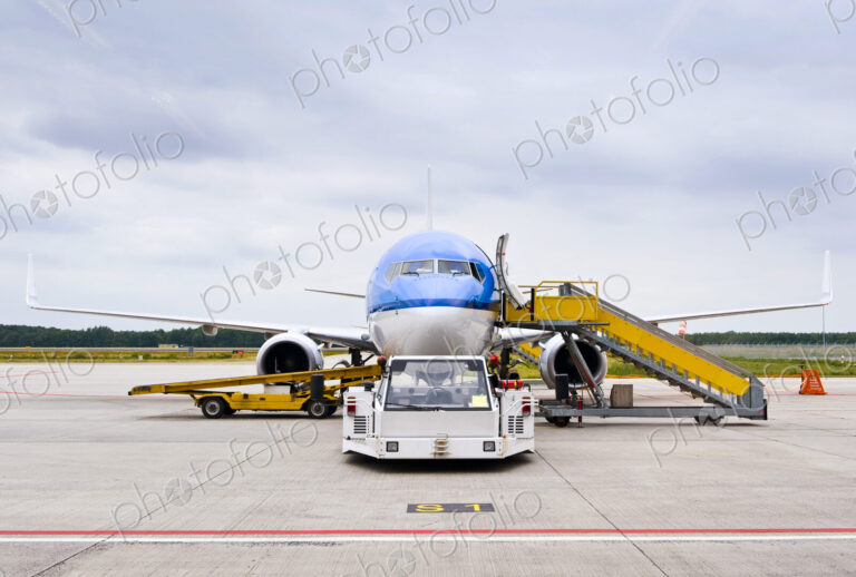 Commercial Airliner