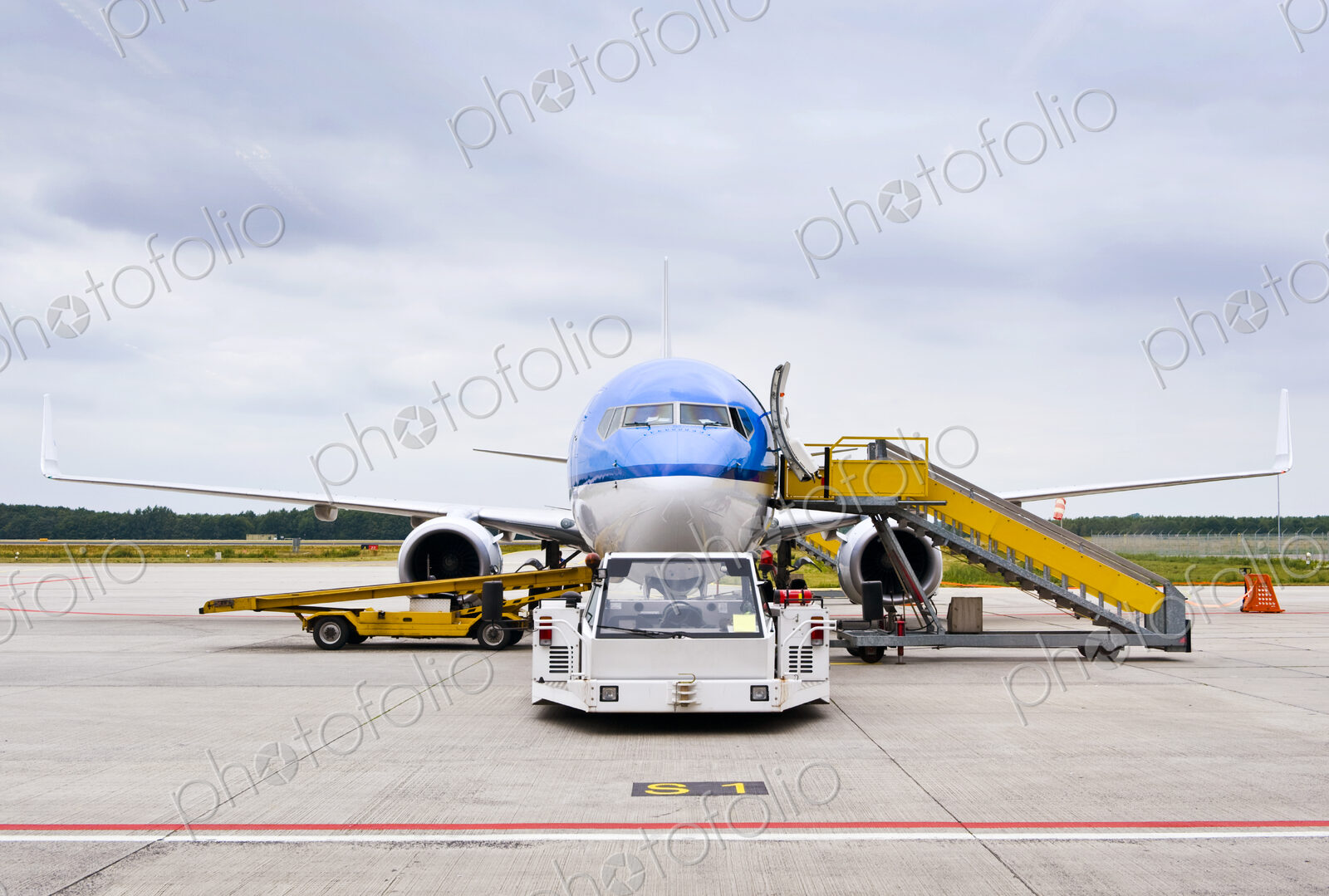 Commercial Airliner