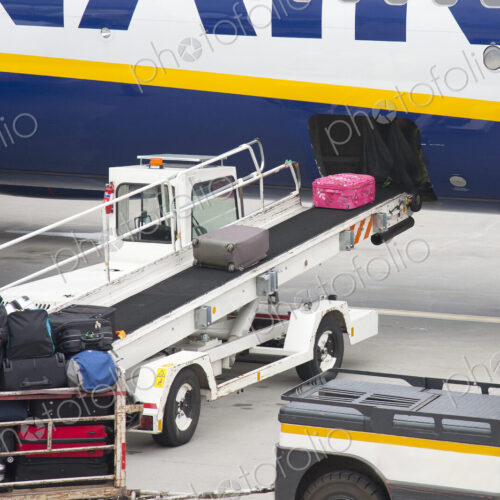 Conveyor Unloading Luggage