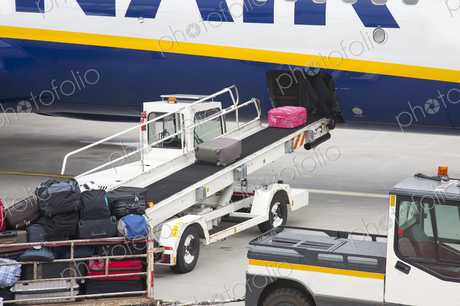 Conveyor Unloading Luggage