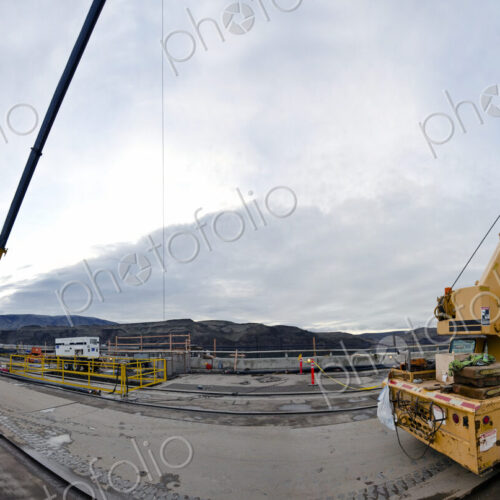 Crane on Wanapum dam. Crane on Wanapum dam.
